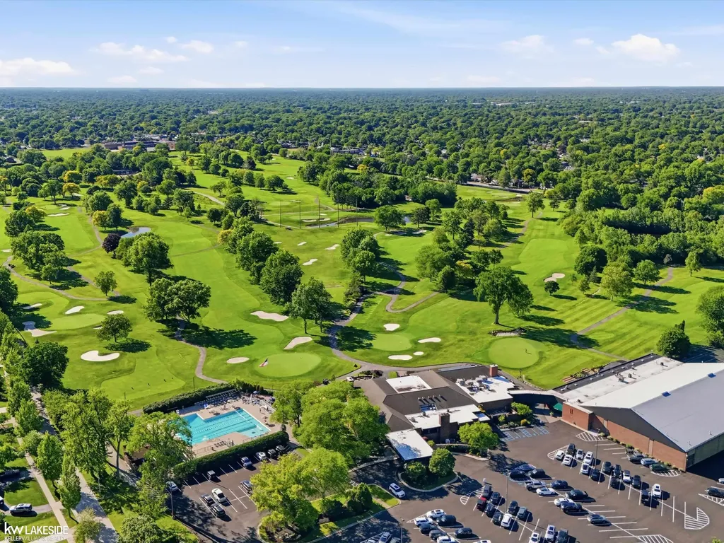 643 Lochmoor Boulevard Grosse Pointe Woods City MI 48236