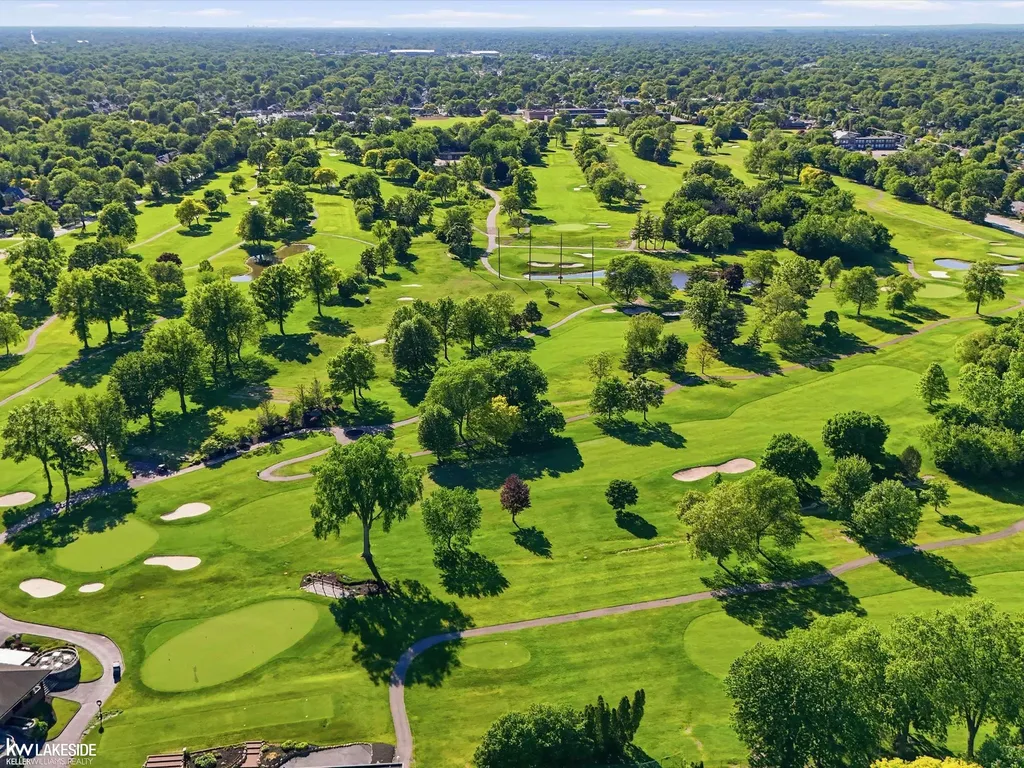 643 Lochmoor Boulevard Grosse Pointe Woods City MI 48236