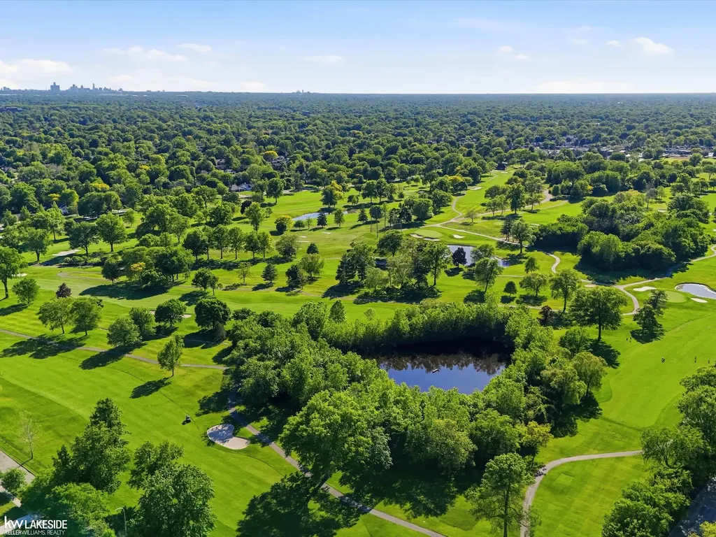 643 Lochmoor Boulevard Grosse Pointe Woods City MI 48236