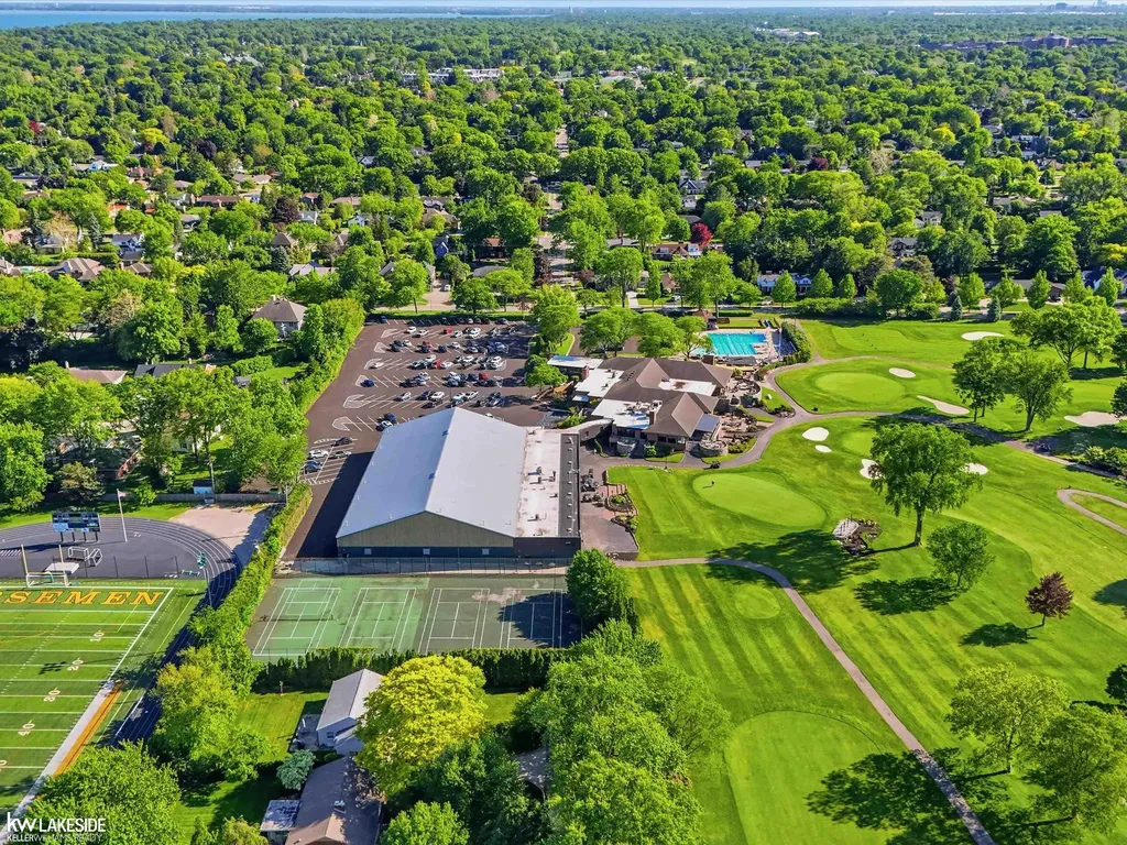 643 Lochmoor Boulevard Grosse Pointe Woods City MI 48236