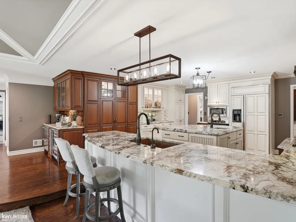 643 Lochmoor Boulevard Grosse Pointe Woods City MI 48236