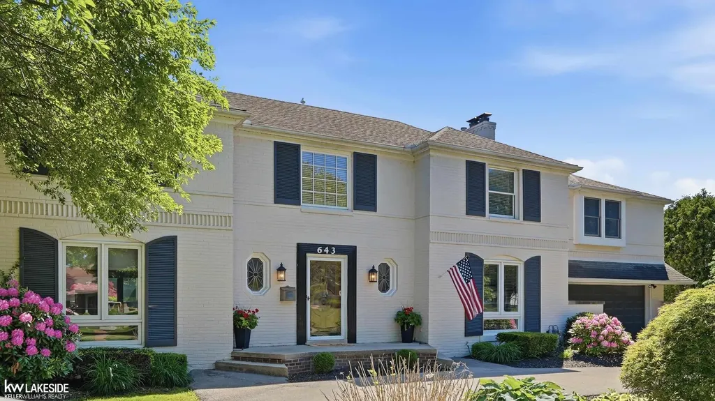 643 Lochmoor Boulevard Grosse Pointe Woods City MI 48236