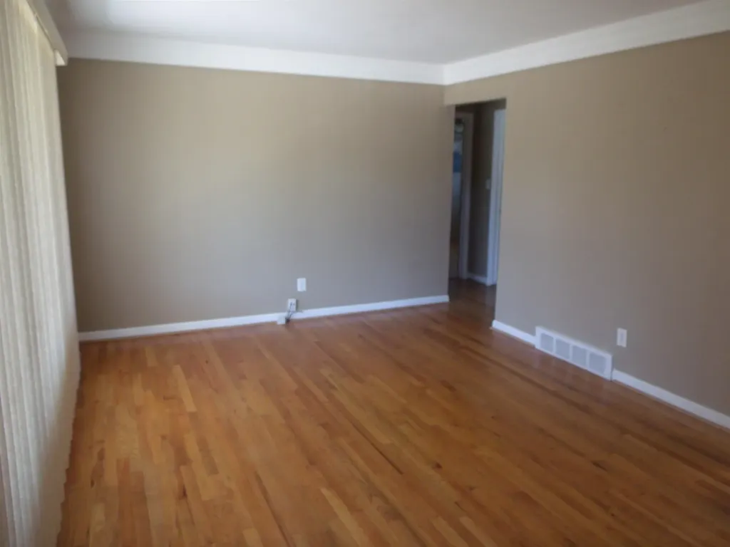8467 Darlene Street Warren City MI 48093