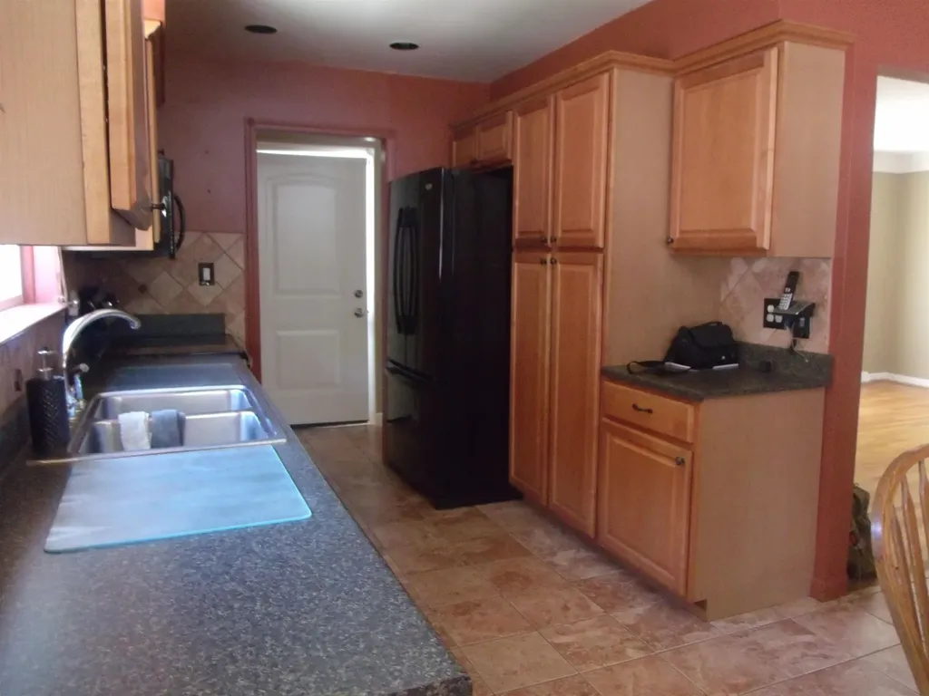 8467 Darlene Street Warren City MI 48093