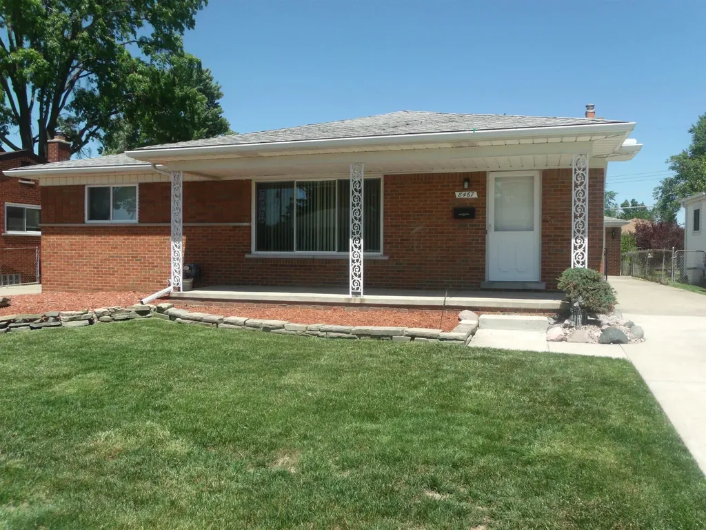 8467 Darlene Street Warren City MI 48093