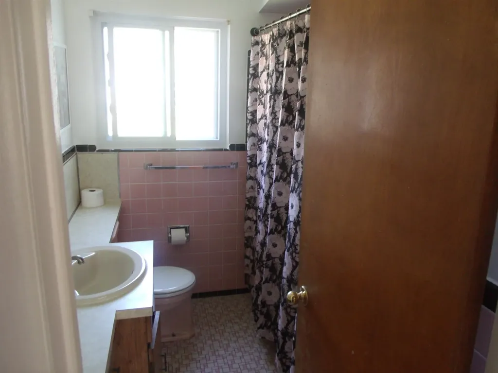 8467 Darlene Street Warren City MI 48093