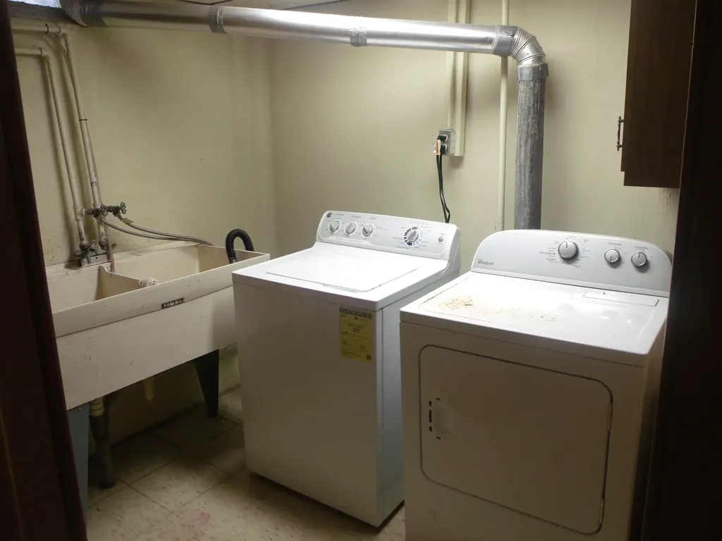 8467 Darlene Street Warren City MI 48093