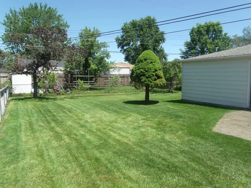 8467 Darlene Street Warren City MI 48093