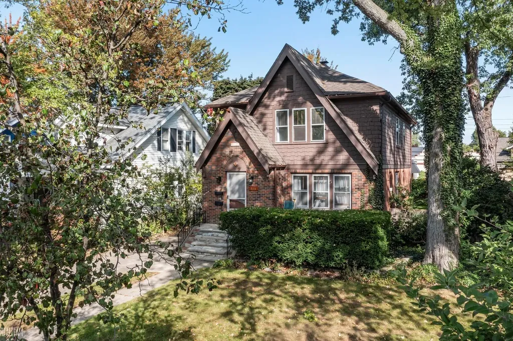 925 E 2nd Street Royal Oak City MI 48067