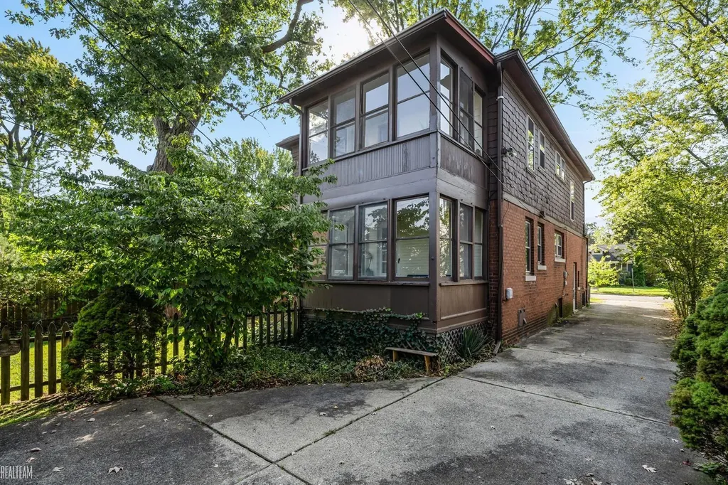 925 E 2nd Street Royal Oak City MI 48067