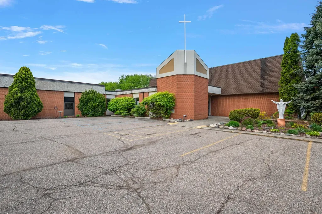 42681 Hayes Road Sterling Heights City MI 48313