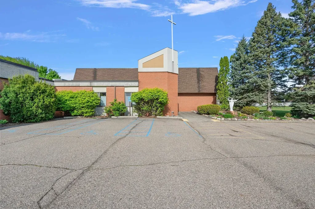 42681 Hayes Road Sterling Heights City MI 48313