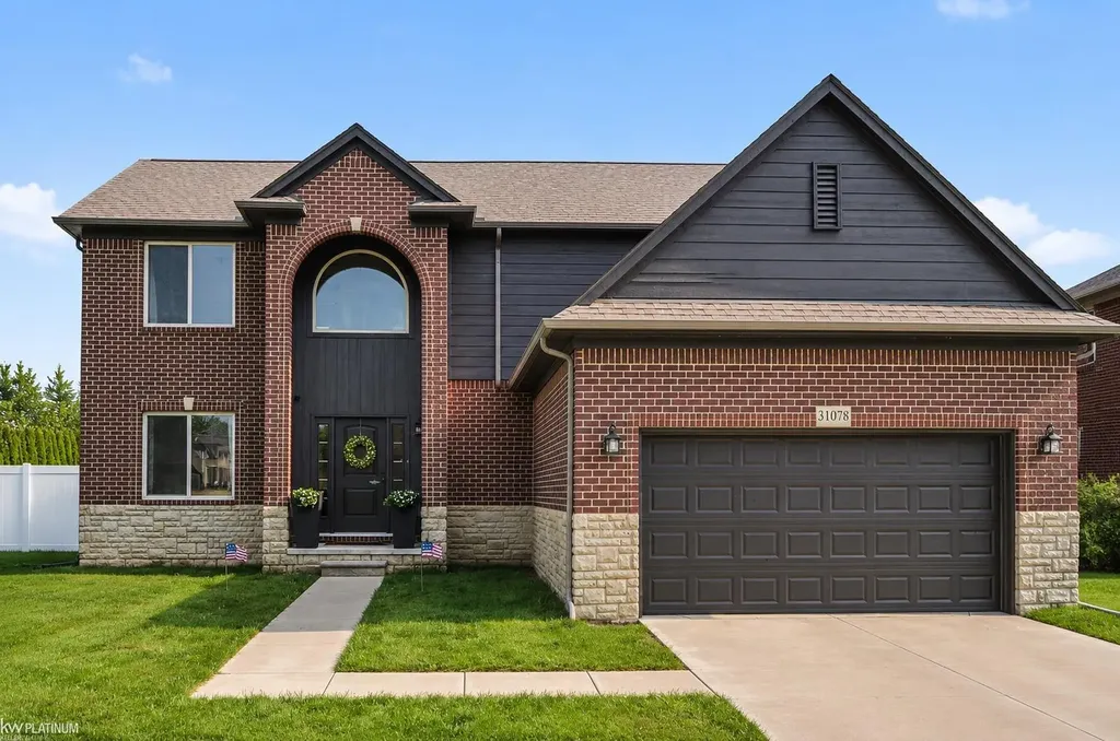 31078 Lions Pointe Drive Chesterfield Township MI 48047