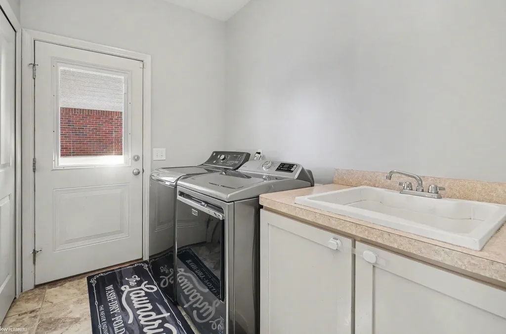 31078 Lions Pointe Drive Chesterfield Township MI 48047