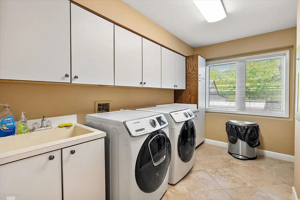 26151 Harbour Pointe Drive Harrison Charter Township MI 48045