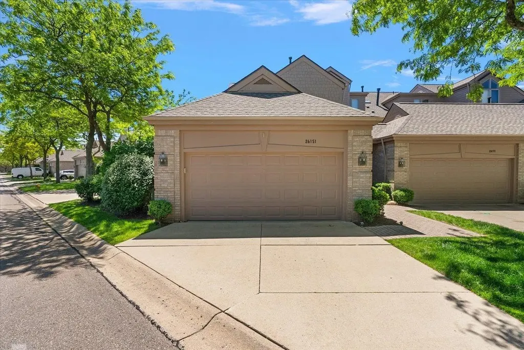 26151 Harbour Pointe Drive Harrison Charter Township MI 48045