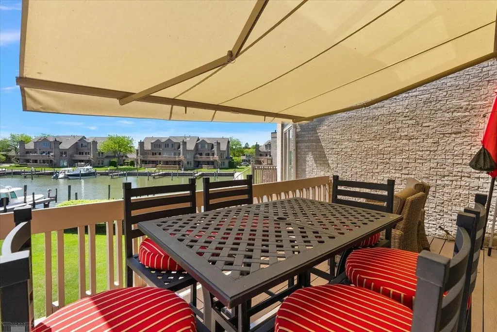 26151 Harbour Pointe Drive Harrison Charter Township MI 48045