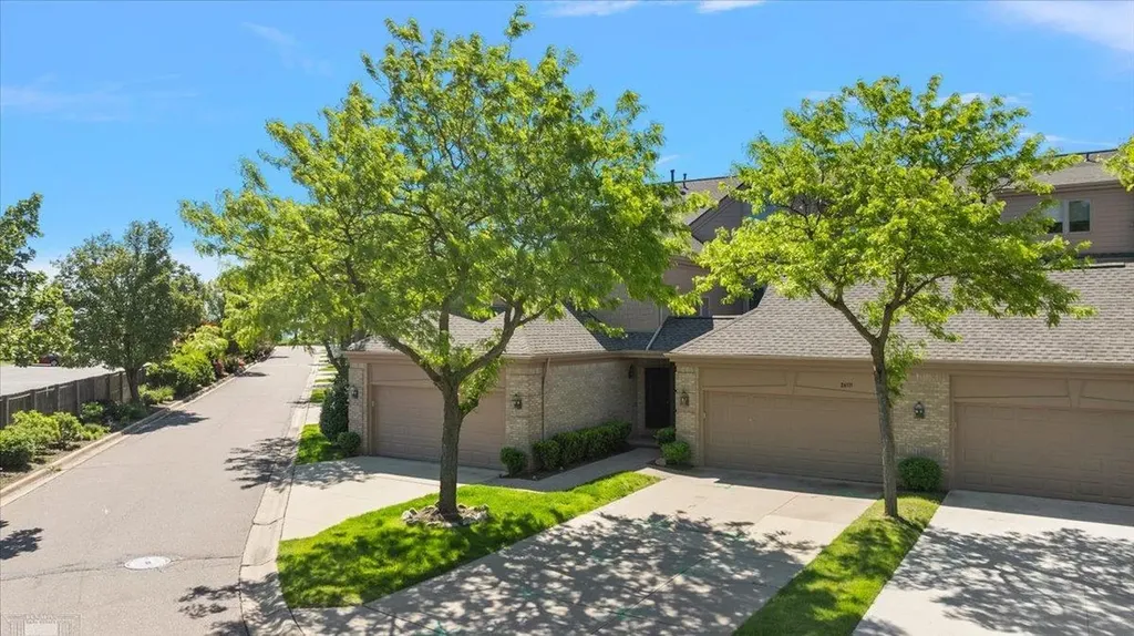 26151 Harbour Pointe Drive Harrison Charter Township MI 48045