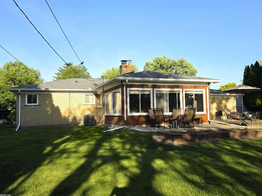 36687 Briarcliff Road Sterling Heights City MI 48312