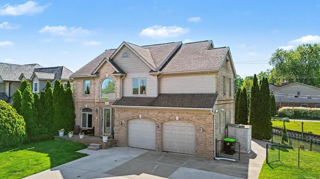 38035 Pointe Rosa Street Harrison Charter Township MI 48045