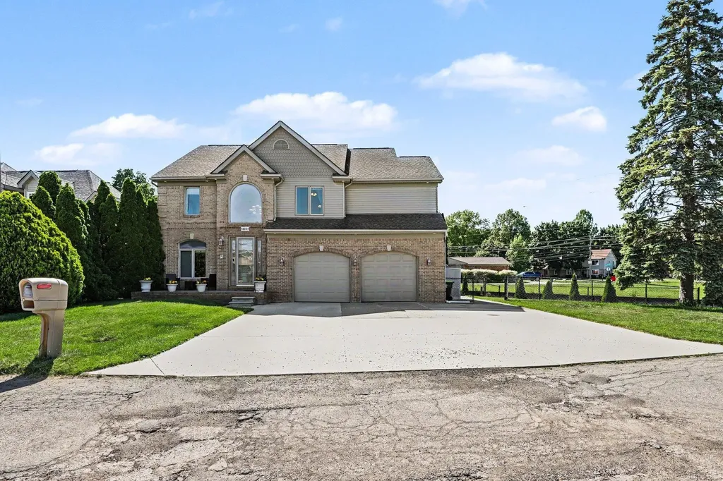 38035 Pointe Rosa Street Harrison Charter Township MI 48045