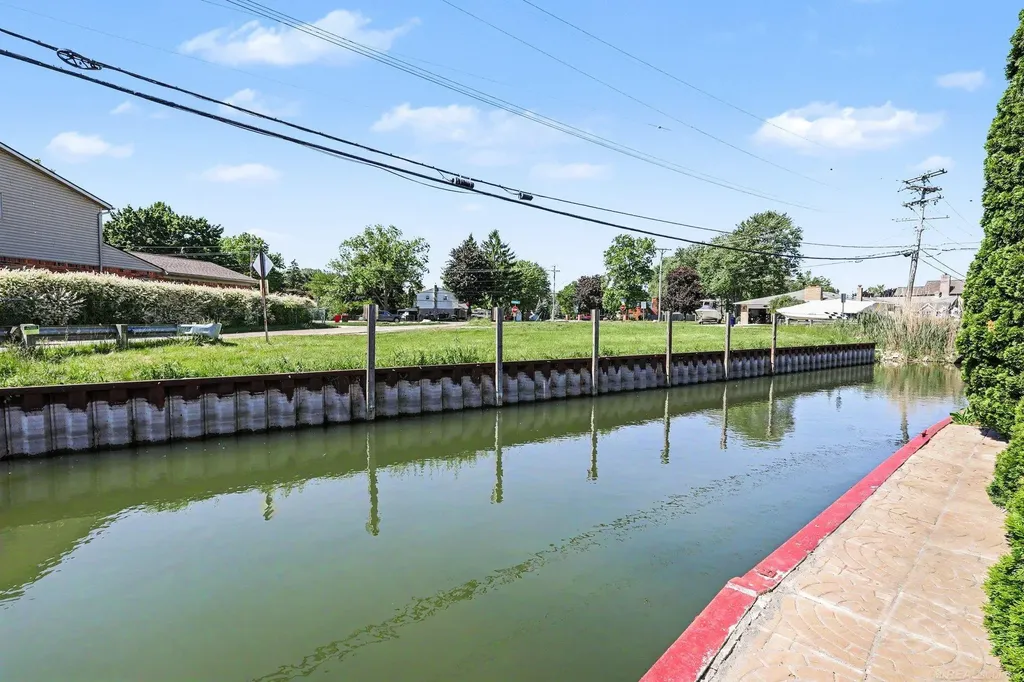 38035 Pointe Rosa Street Harrison Charter Township MI 48045