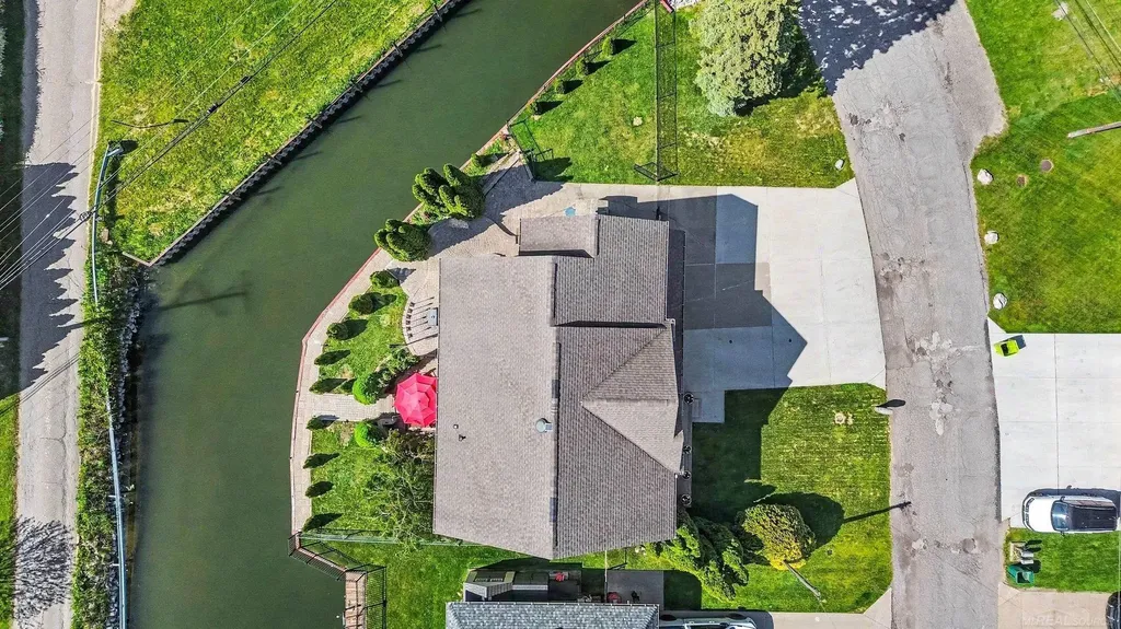 38035 Pointe Rosa Street Harrison Charter Township MI 48045