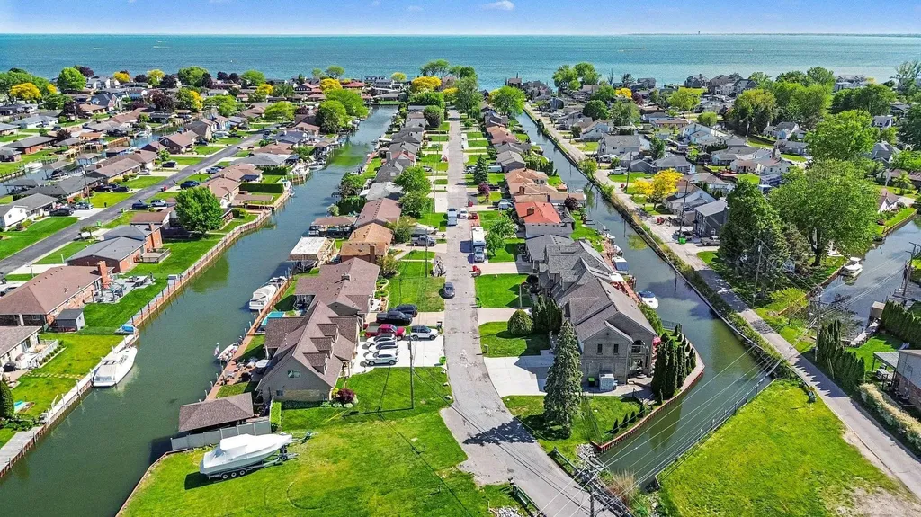 38035 Pointe Rosa Street Harrison Charter Township MI 48045