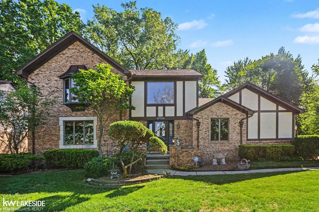 47744 Westlake Drive Shelby Charter Township MI 48315
