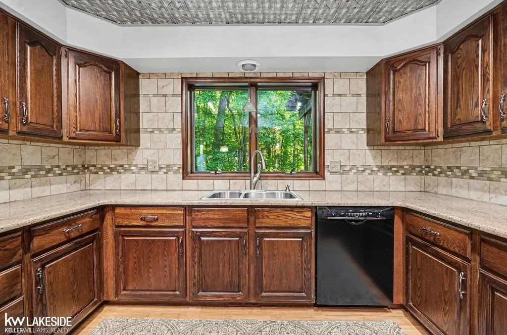 47744 Westlake Drive Shelby Charter Township MI 48315