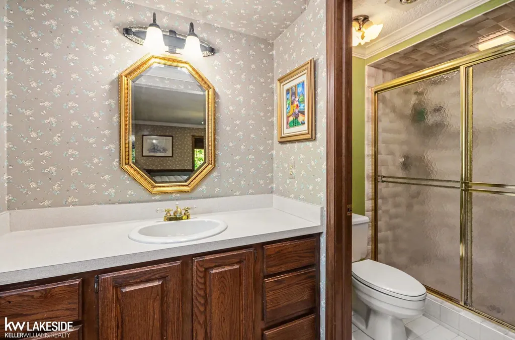 47744 Westlake Drive Shelby Charter Township MI 48315