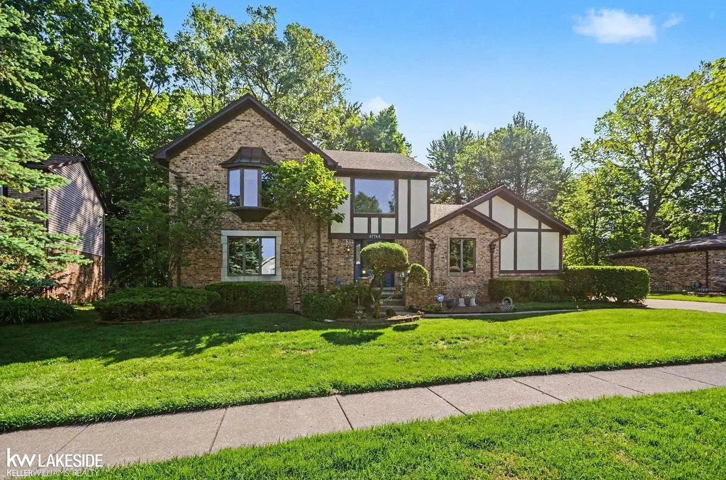 47744 Westlake Drive Shelby Charter Township MI 48315