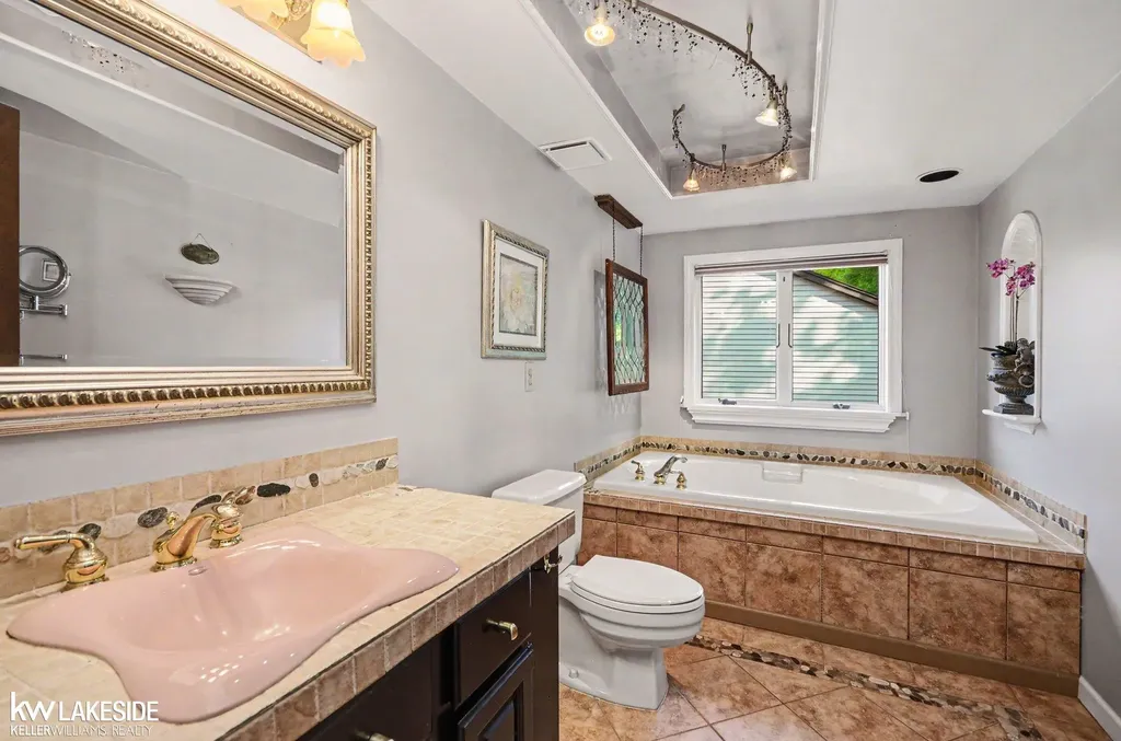 47744 Westlake Drive Shelby Charter Township MI 48315
