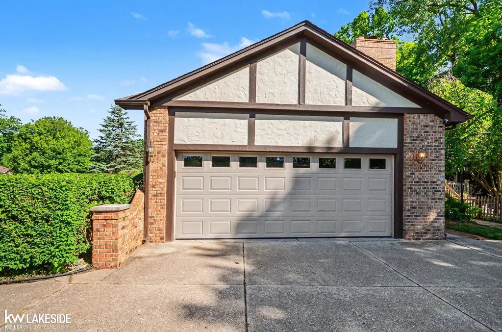 47744 Westlake Drive Shelby Charter Township MI 48315