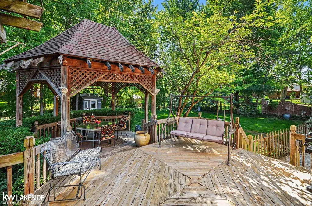 47744 Westlake Drive Shelby Charter Township MI 48315