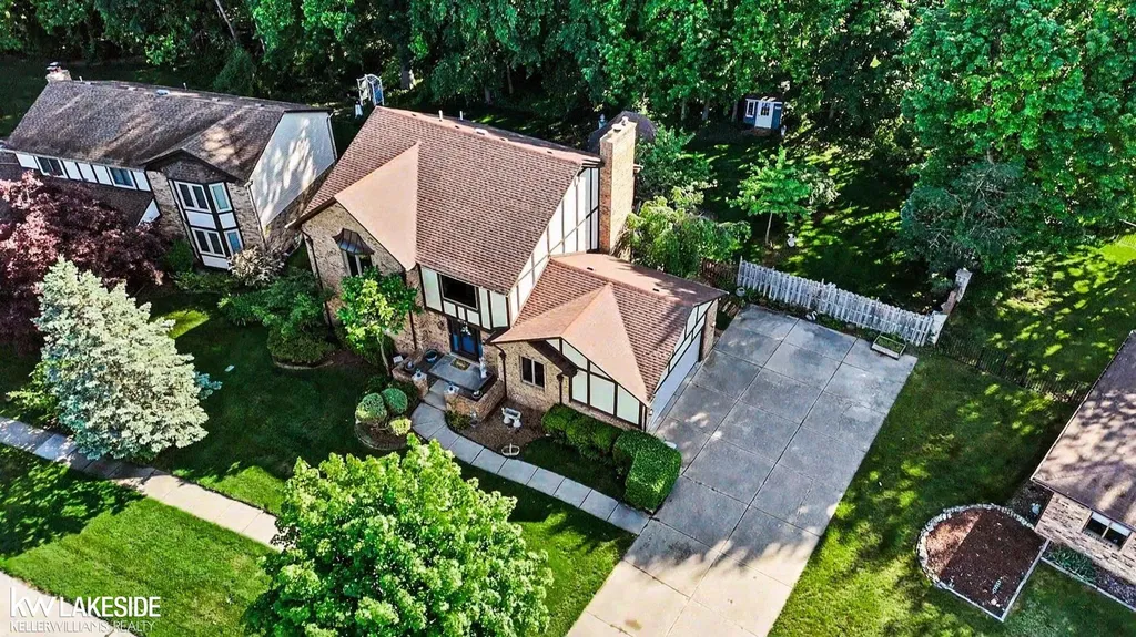 47744 Westlake Drive Shelby Charter Township MI 48315