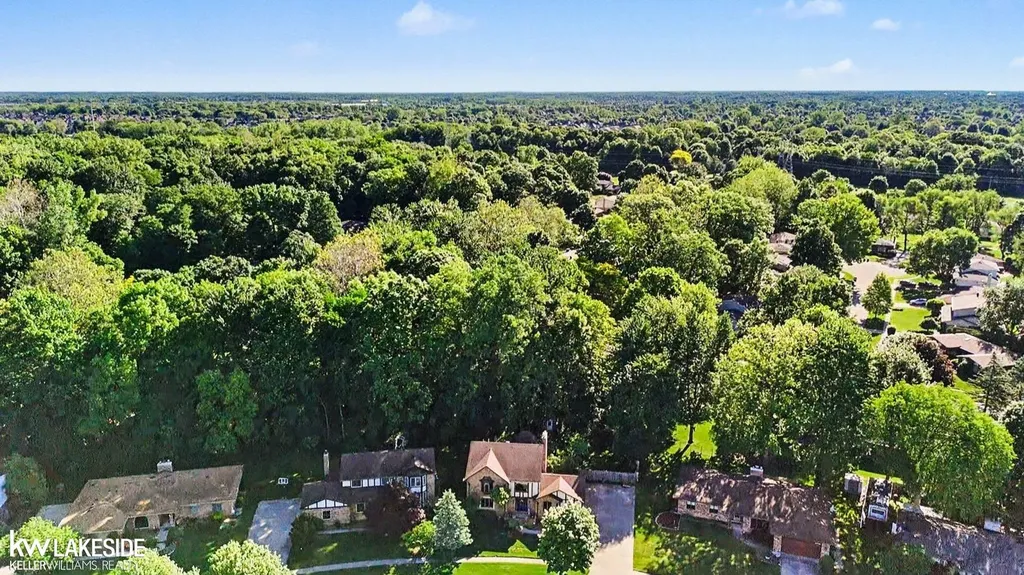 47744 Westlake Drive Shelby Charter Township MI 48315