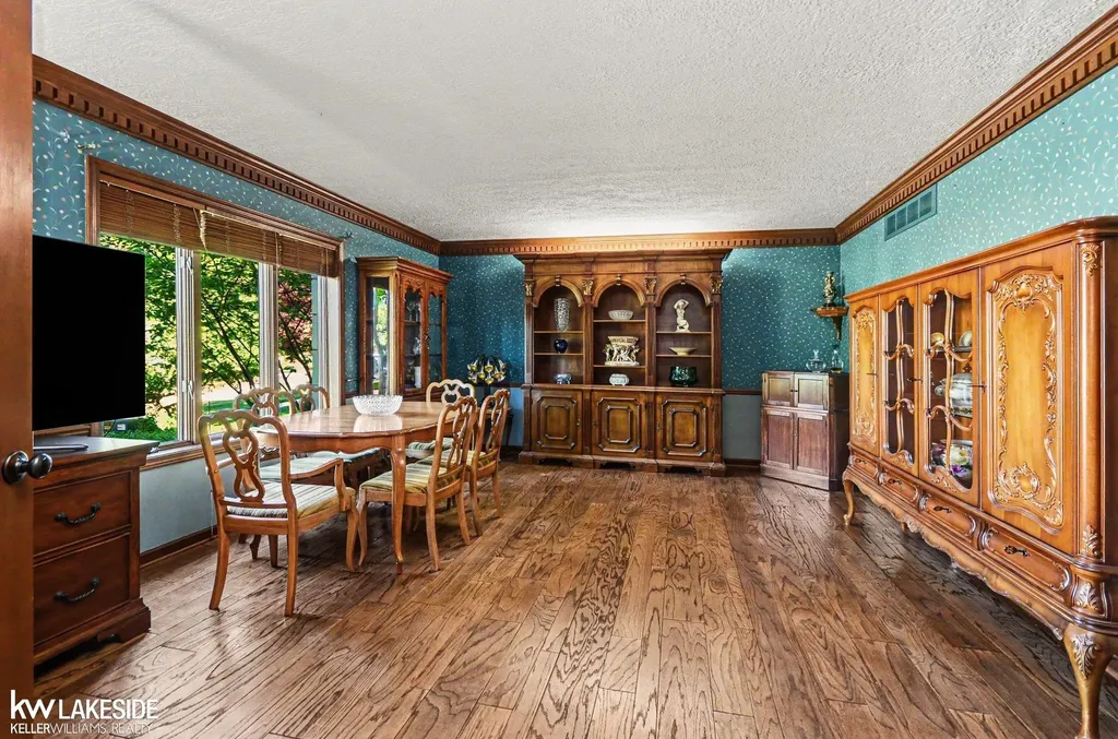 47744 Westlake Drive Shelby Charter Township MI 48315