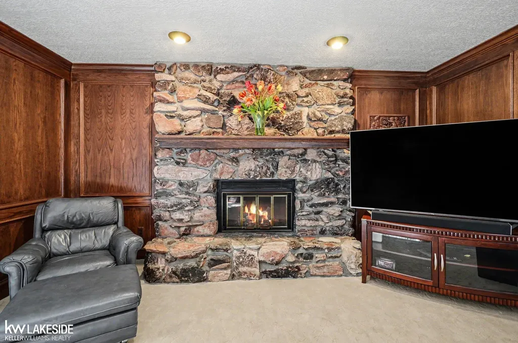 47744 Westlake Drive Shelby Charter Township MI 48315