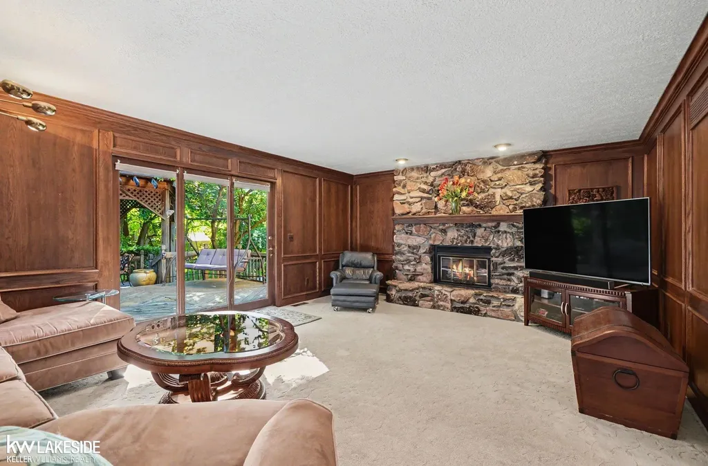 47744 Westlake Drive Shelby Charter Township MI 48315