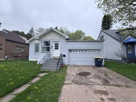 208 E Ridge Street Ironwood City MI 49938