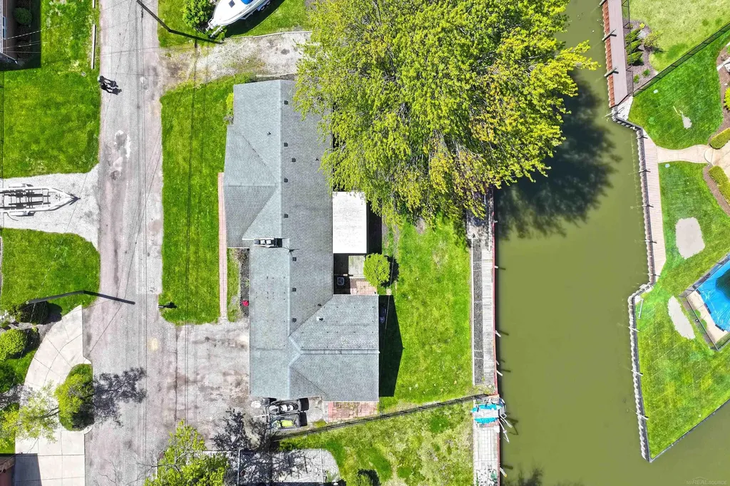 46891 Roselane Drive Chesterfield Township MI 48047