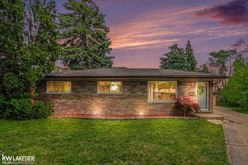 32654 Wareham Court Warren City MI 48092