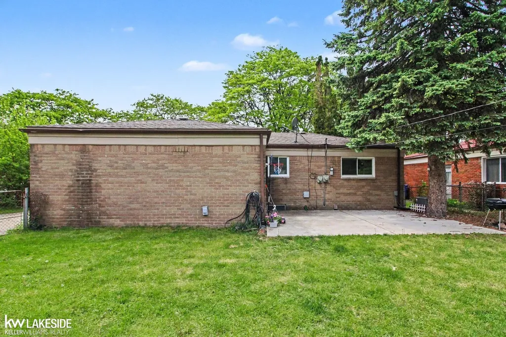 32654 Wareham Court Warren City MI 48092