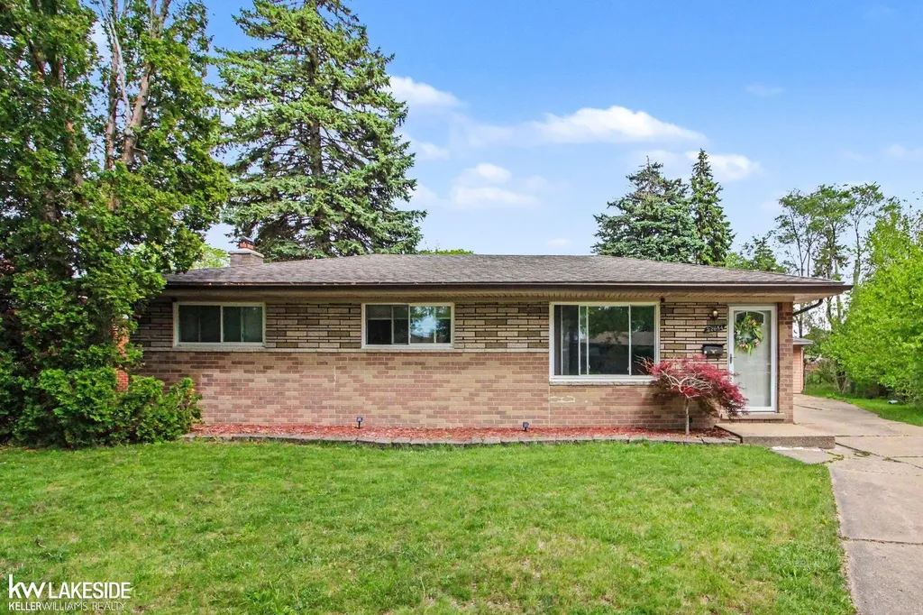 32654 Wareham Court Warren City MI 48092