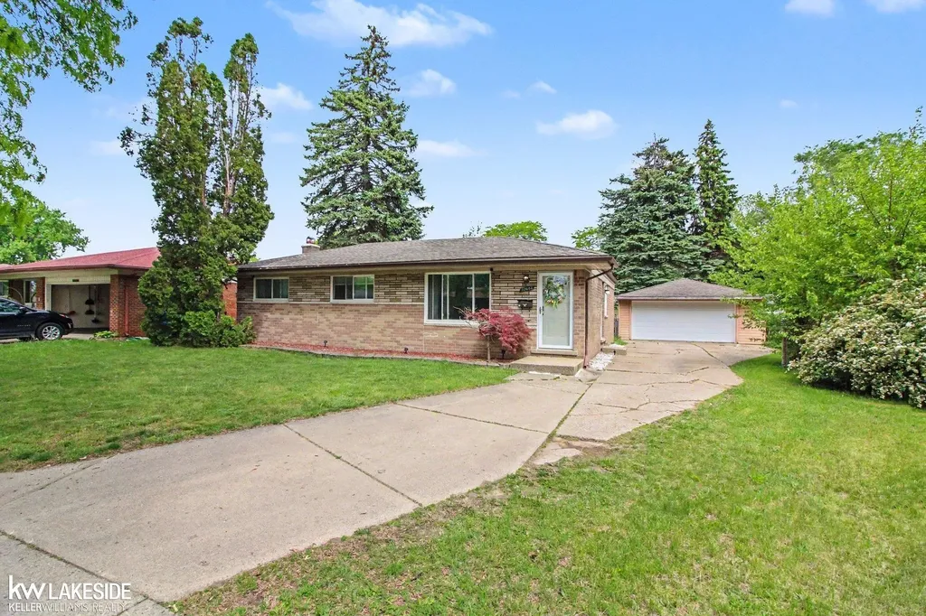 32654 Wareham Court Warren City MI 48092