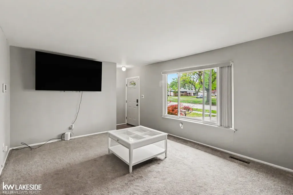 32654 Wareham Court Warren City MI 48092