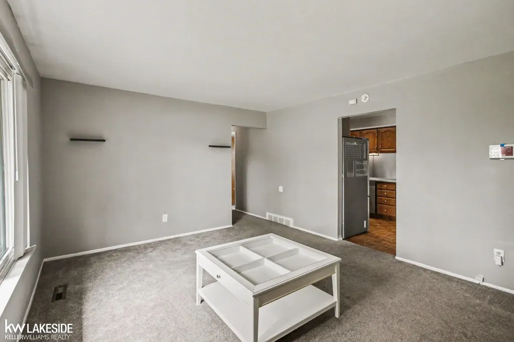 32654 Wareham Court Warren City MI 48092