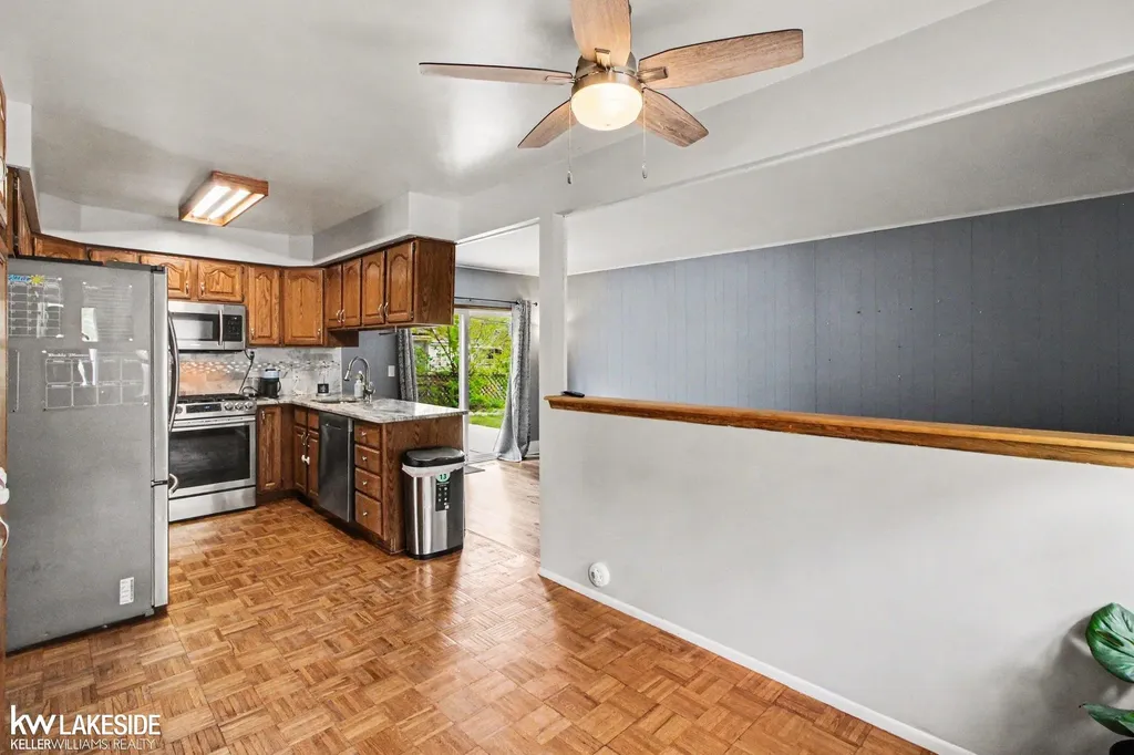 32654 Wareham Court Warren City MI 48092