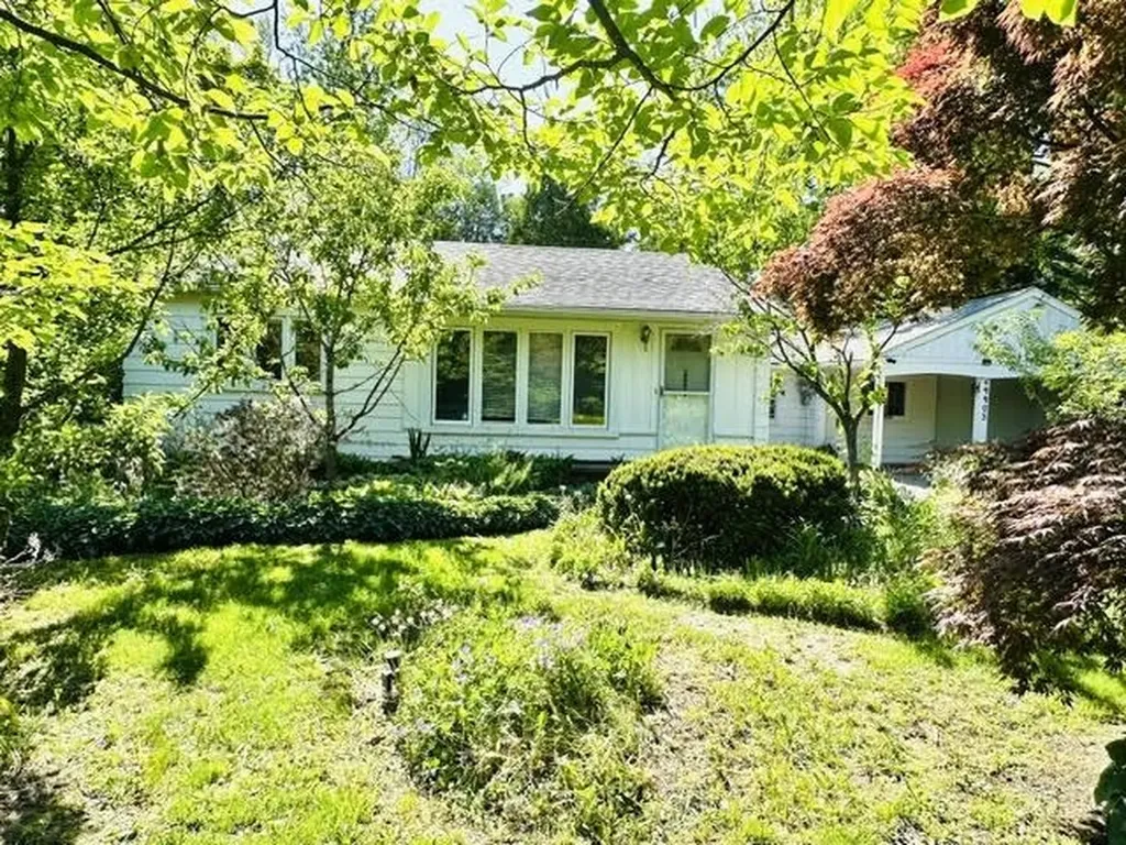 49905 North Avenue Macomb Township MI 48042